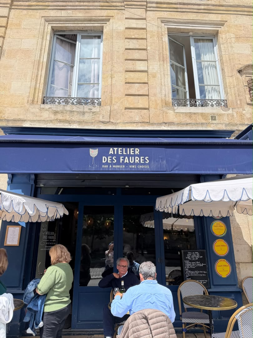 A wine bar stop along the walk